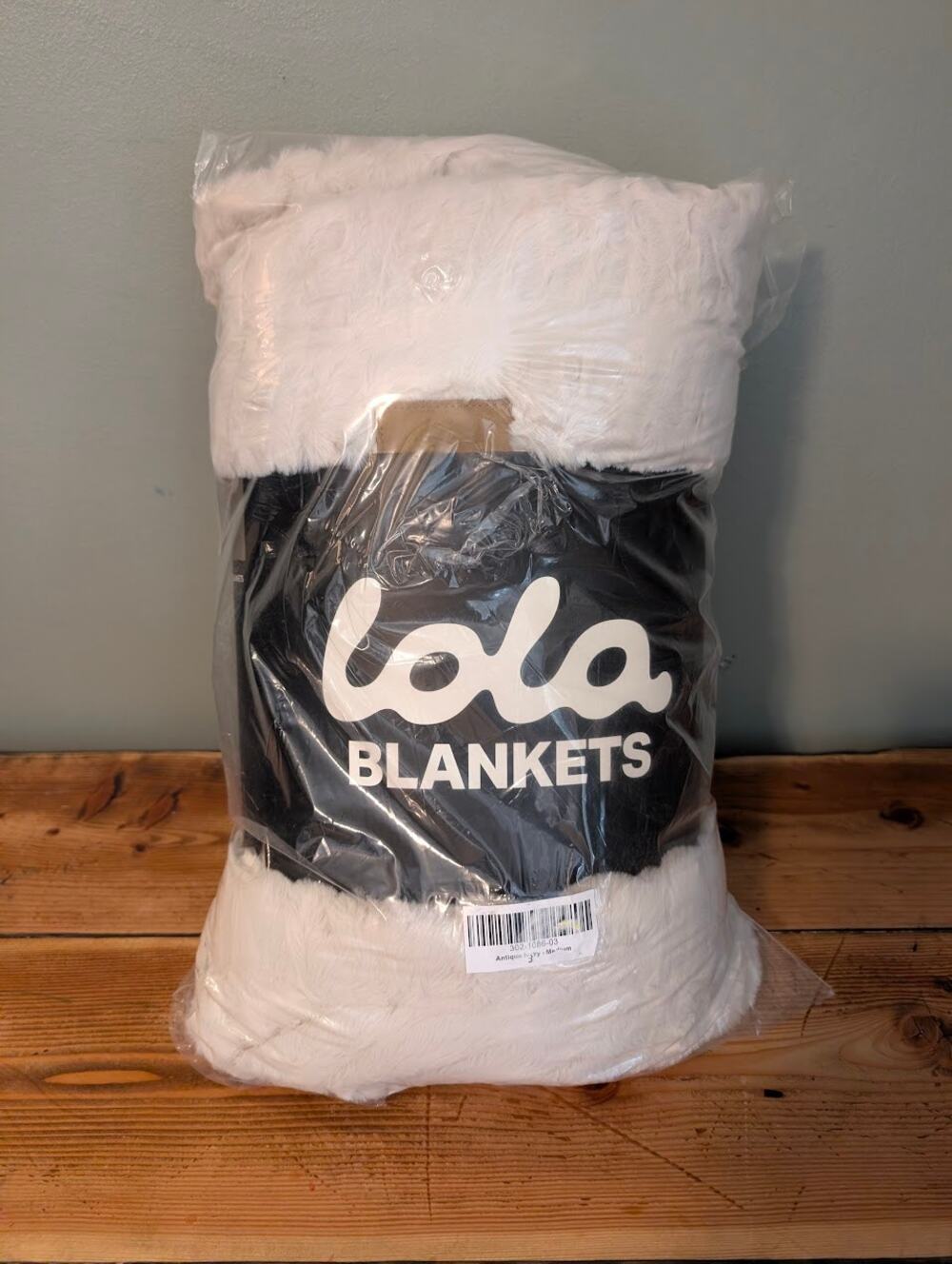 Lola Soft Blanket – MEDIUM 50" x 60" Luxury Plush Throw (Antique Ivory)